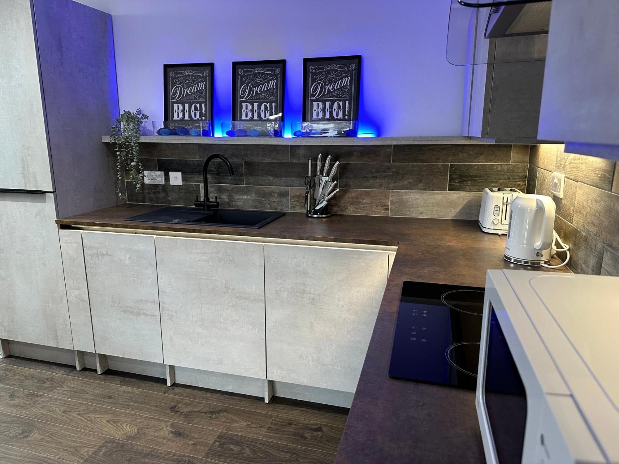 Vibrant Apartments Close To City Centre Кардіфф Екстер'єр фото